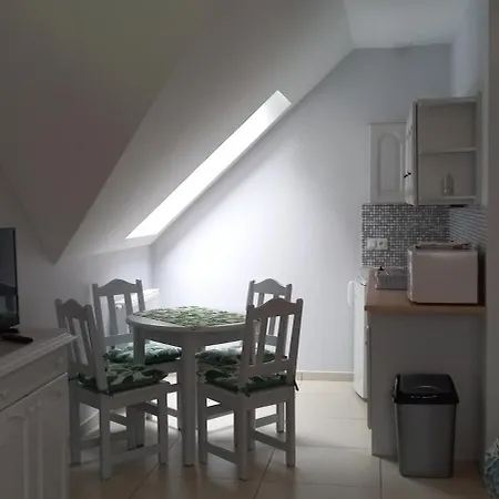 Pod Kasztanami Zarnowska